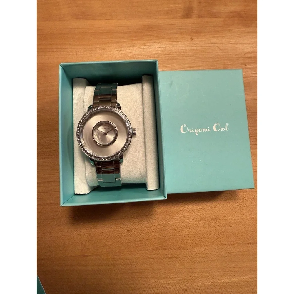 Origami Owl Living Locket Signature Crystal Locket Watch New inbox Needs Battery